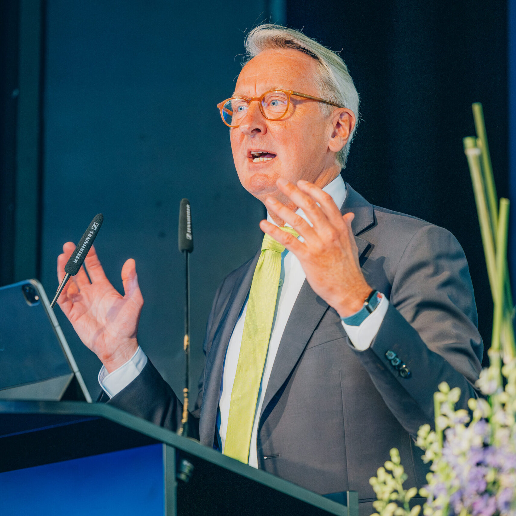 Dr. Thiesler spricht auf Veranstaltung.