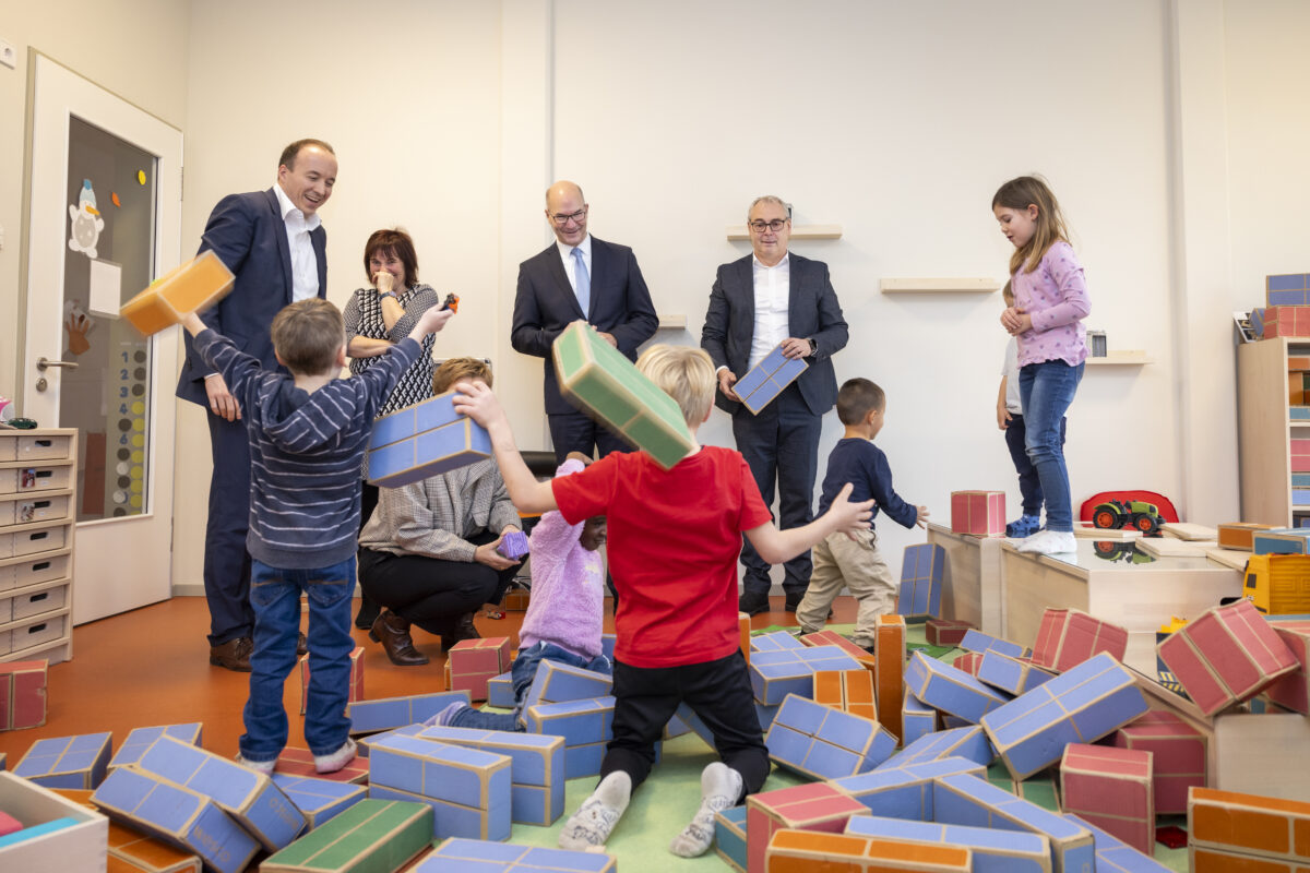 Besichtigung der Evangelischen Stephanus-Kita Ahrensfelde mit Vertreter*innen der KD-Bank, der Stephanus Stiftung und der Gesamtkirchengemeinde