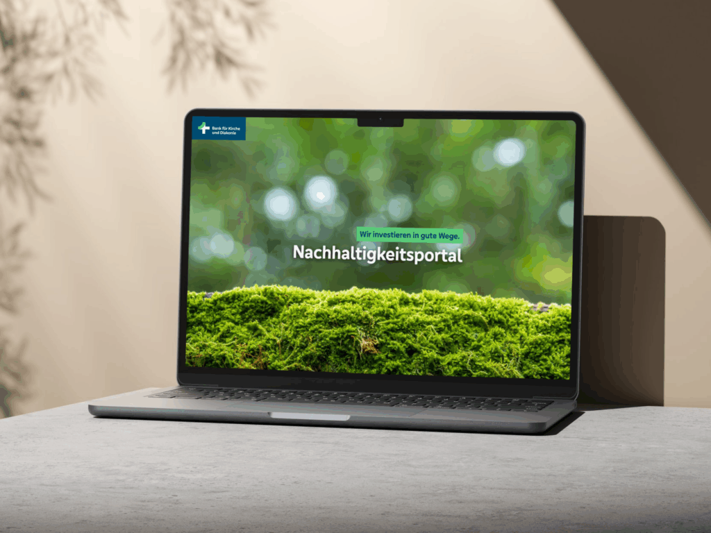 Nachhaltigkeitsportal-Startseite auf Laptop
