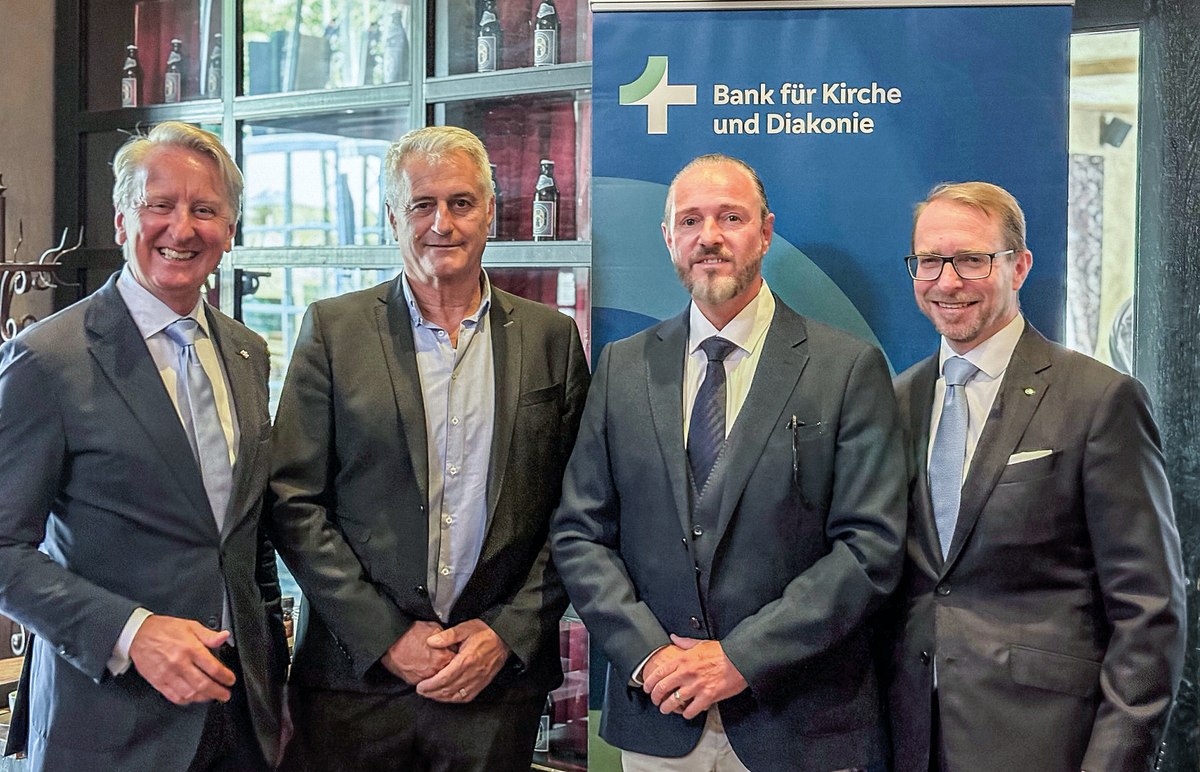 Personen: Dr. Ekkehard Thiesler, Vorstandsvorsitzender KD-Bank, Burkhard Schlüter, Betriebswirtschaftlicher Leiter Wohnstift Rathsberg e.V., Thomas Lindlbauer, Geschäfts­führer WaT, und KD-Bank-Vorstand Andreas Ermisch.